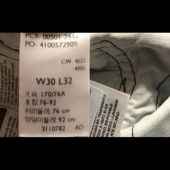 Levi Strauss & Co. 501 Button-Fly Jeans NWT W30 L32 - Picture 8 of 8